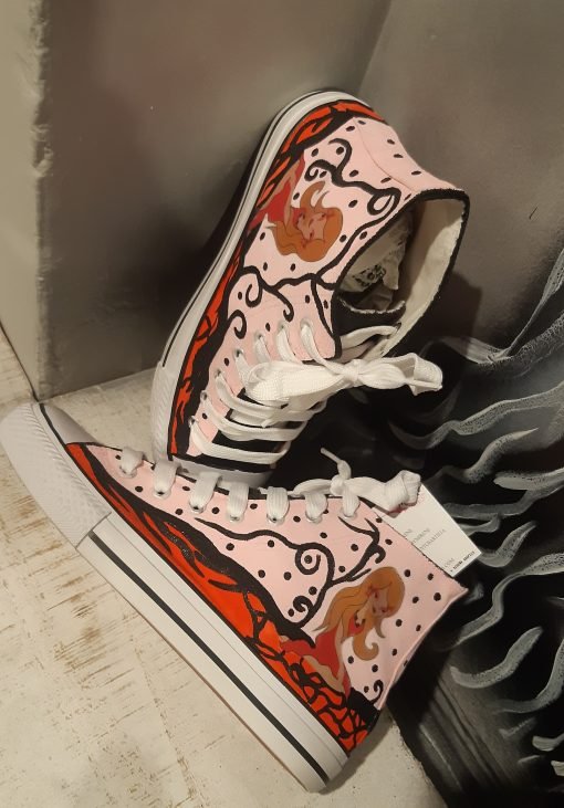 Personaliza tus zapatillas tienda de ropa pintada byMIRENE
